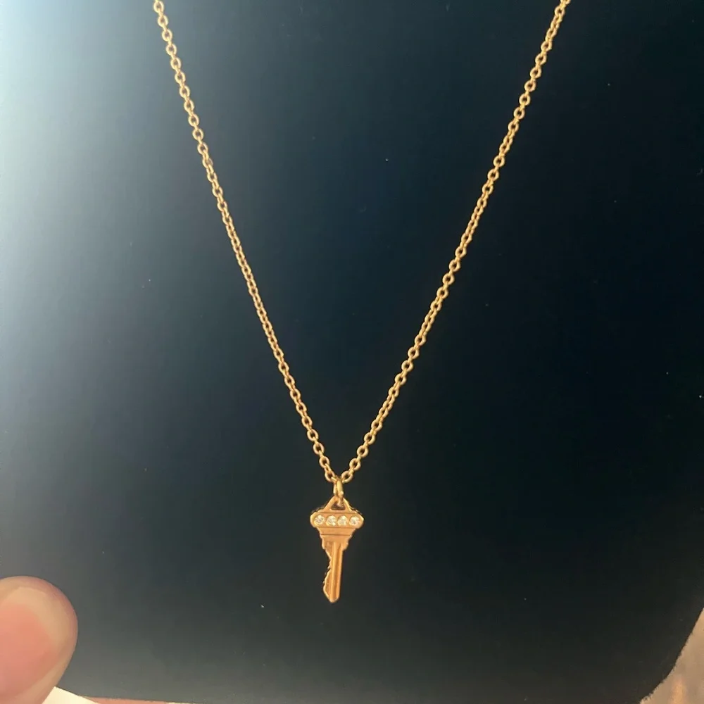 Key Necklace with Rhinestone - Picture 2 of 4